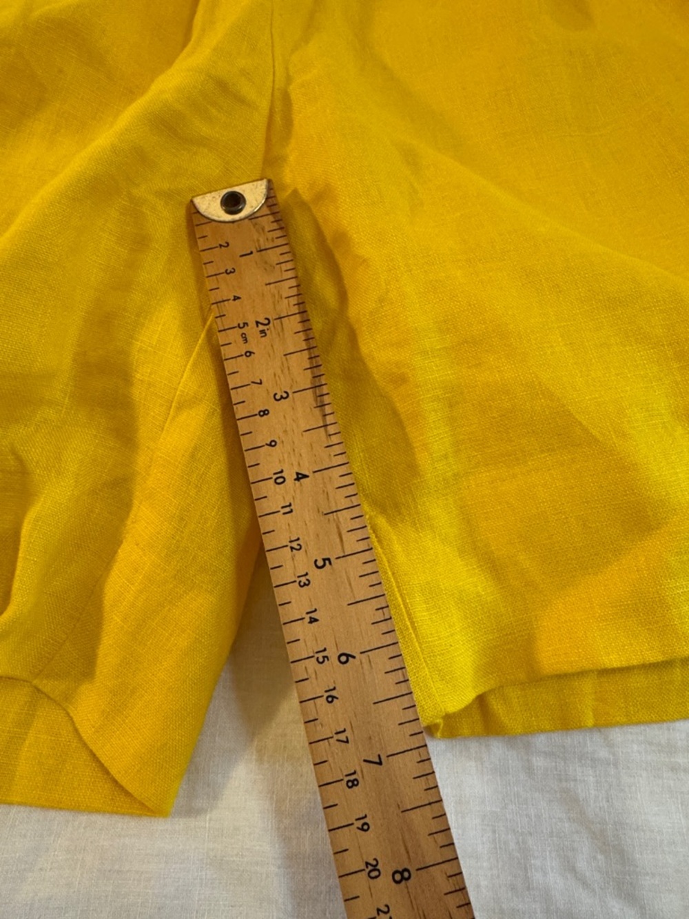 Banana Republic, tailored yellow linen shorts, womens 0.  A summer classic - Picture 5 of 12